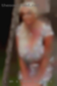 I am a curvy and young naked swingers fun woman.