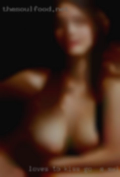Loves to kiss and go to a swingers club oral both ways.